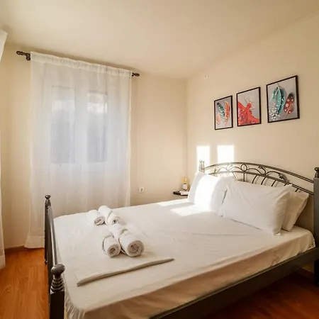 Nefertiti * Corfu (city)