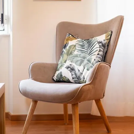 Nefertiti * Corfu (city)