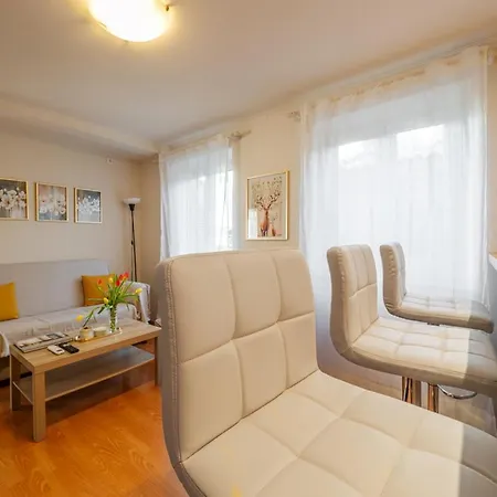 Nefertiti コルフ島